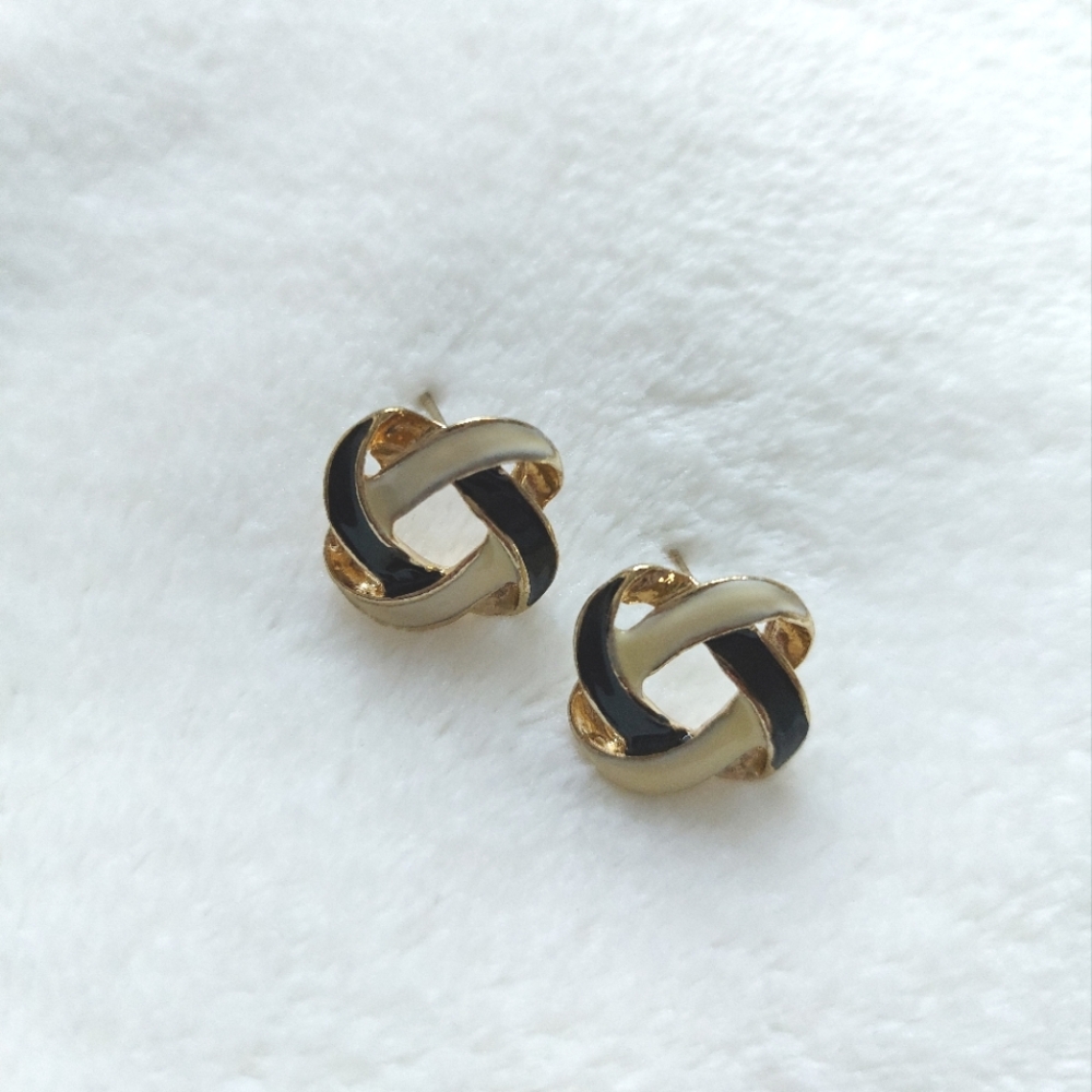 Lovely Earrings- Trendy Fashion Jewelry